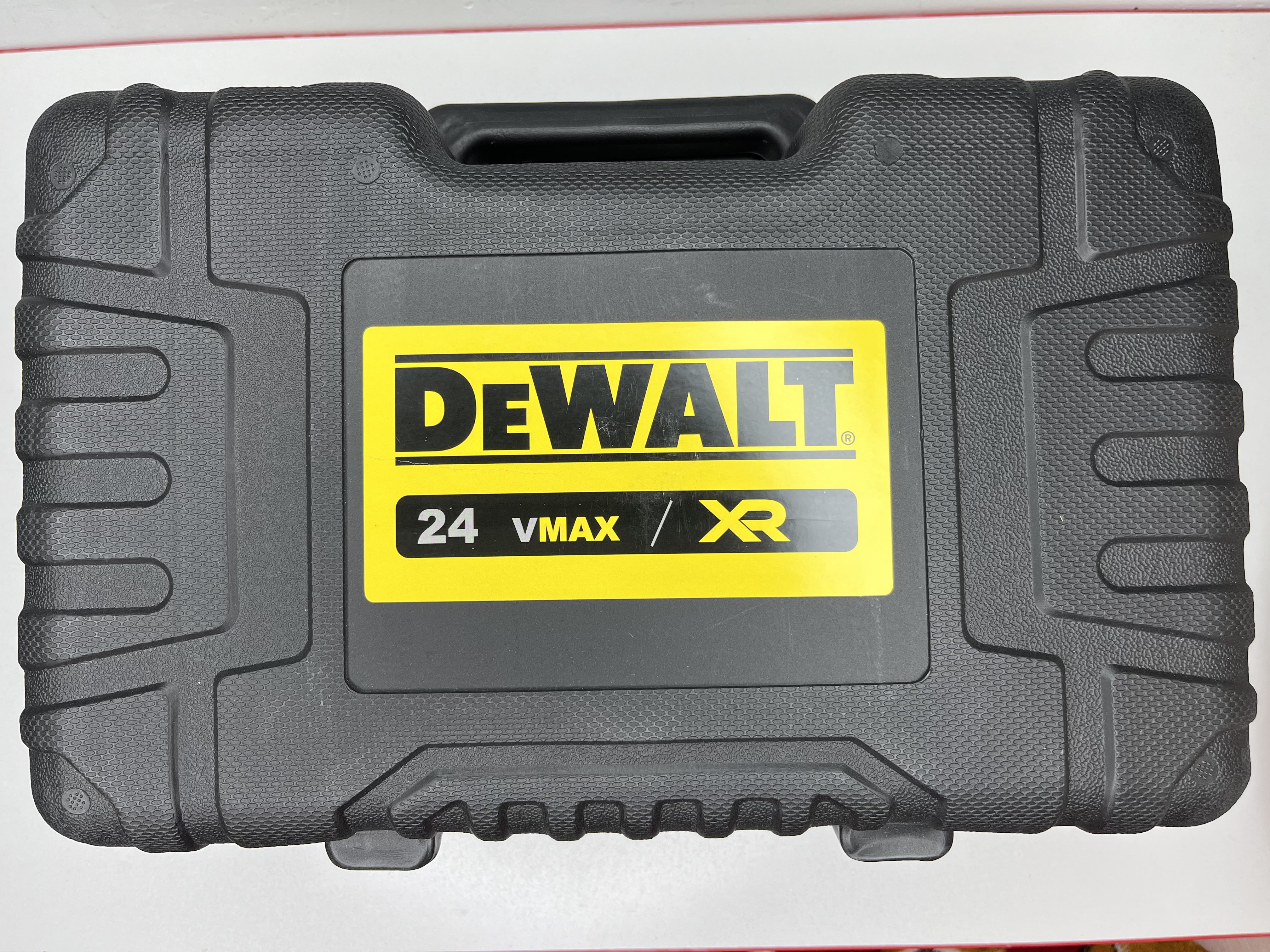 پمپ باد فندکی دیوالت - بستهبندی